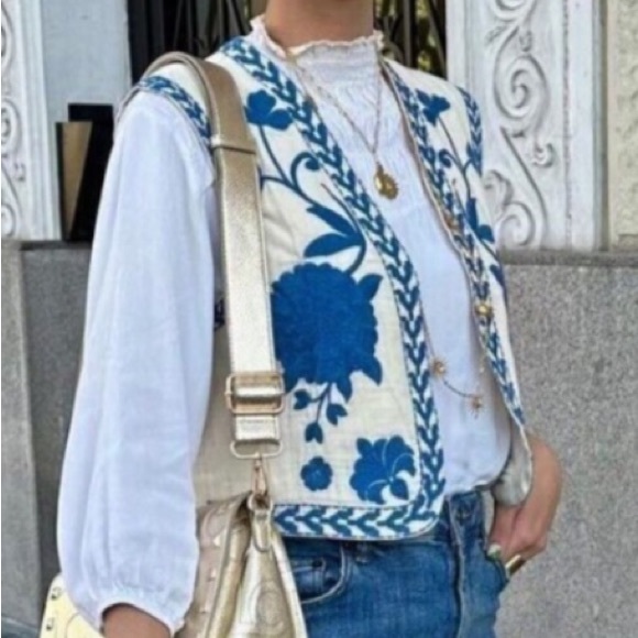 ⭐️HP! Vest embroidered with blue flowers. Size L. New! - Picture 10 of 10